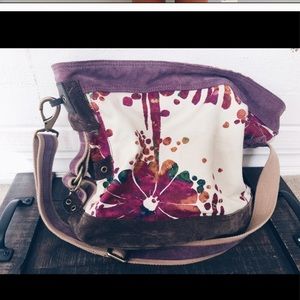 Lucky brand messenger bag